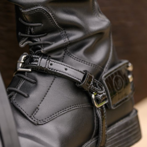 Courroies d’éperons en cuir laqué